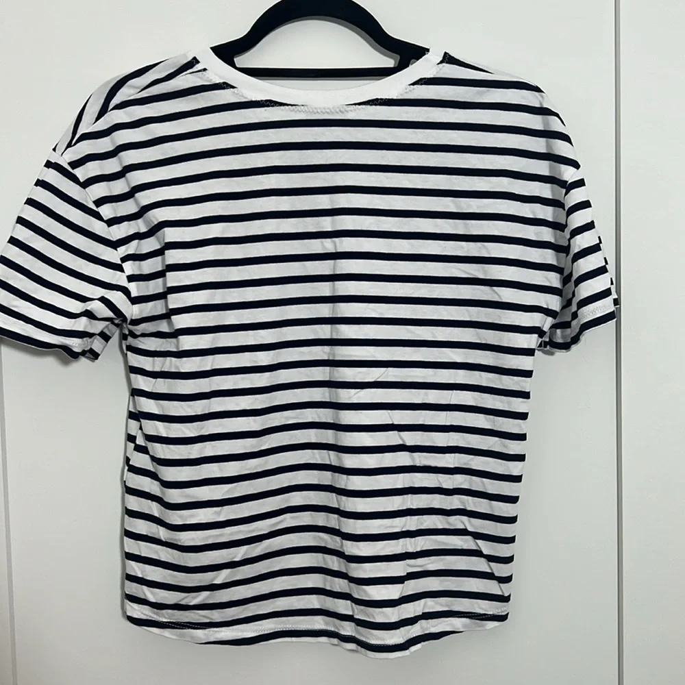 ZARA blue and white striped ovrrsized t shirt - Picture 2 of 6